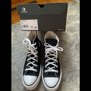 Woman's Converse platform high tops